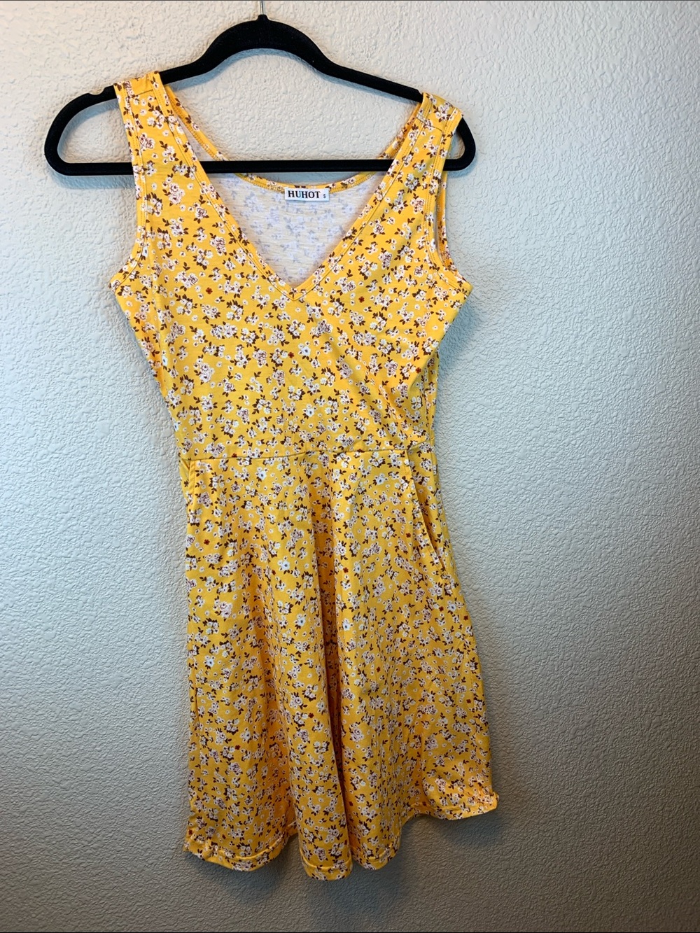 Huhot floral yellow skater dress sz S preppy girly pockets v neck sundress comfy